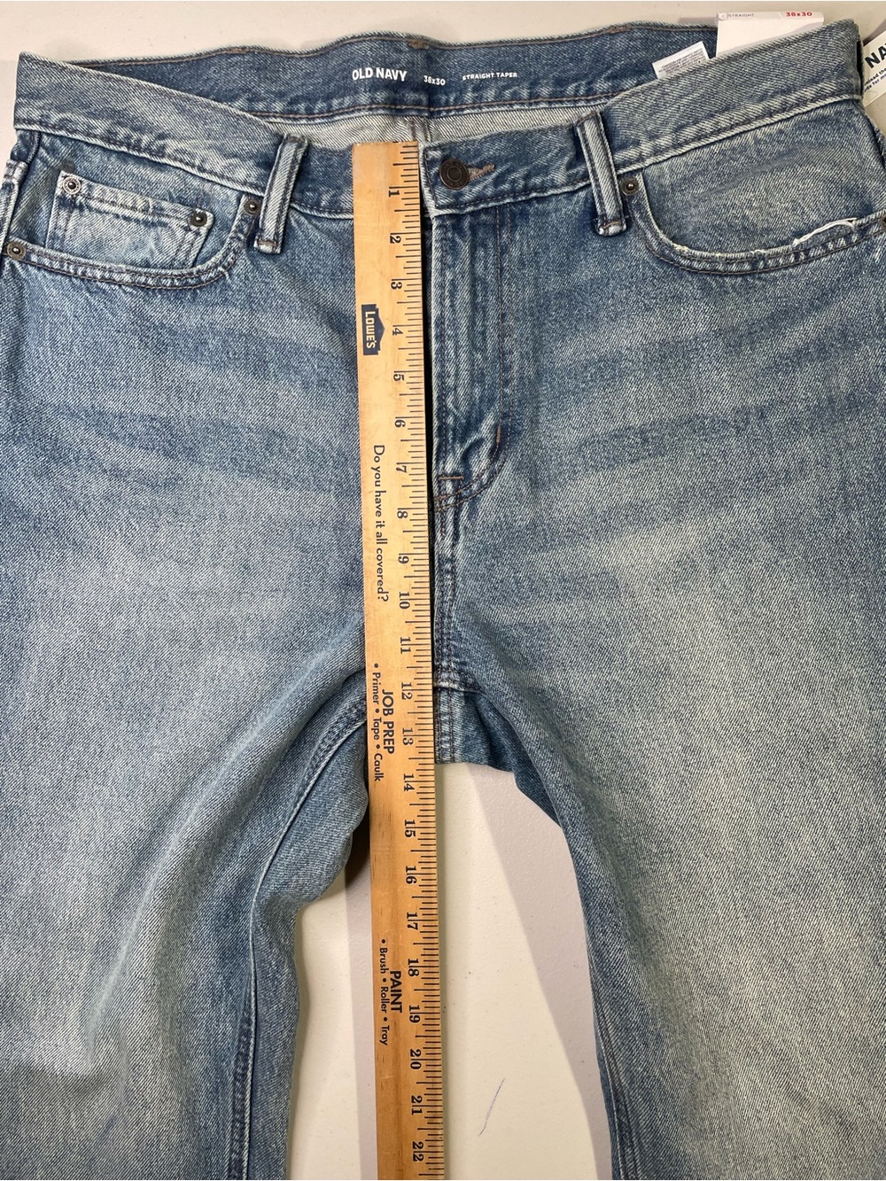 NWT Men’s Old Navy 38 x
30 Straight Taper 5 Pocket Medium Wash jeans - Picture 5 of 8